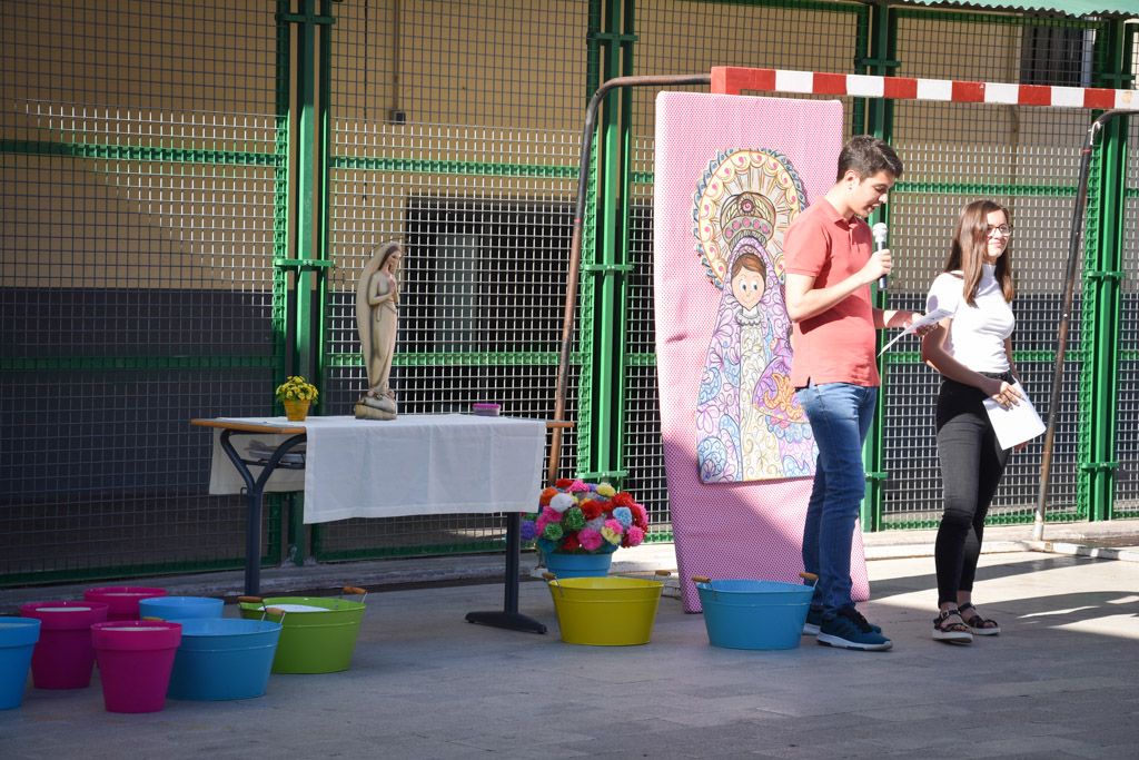 ofrenda virgen caritas patio_045