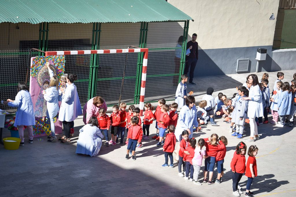 ofrenda virgen caritas patio_056